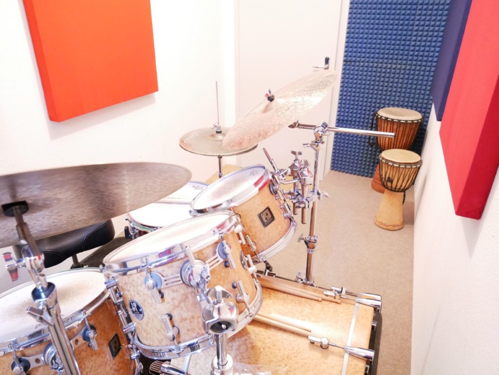 The small rehearsal and drum set room (8m2)